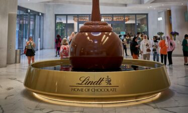 Lindt chocolate fountain with smooth, flowing chocolate ready for dipping.